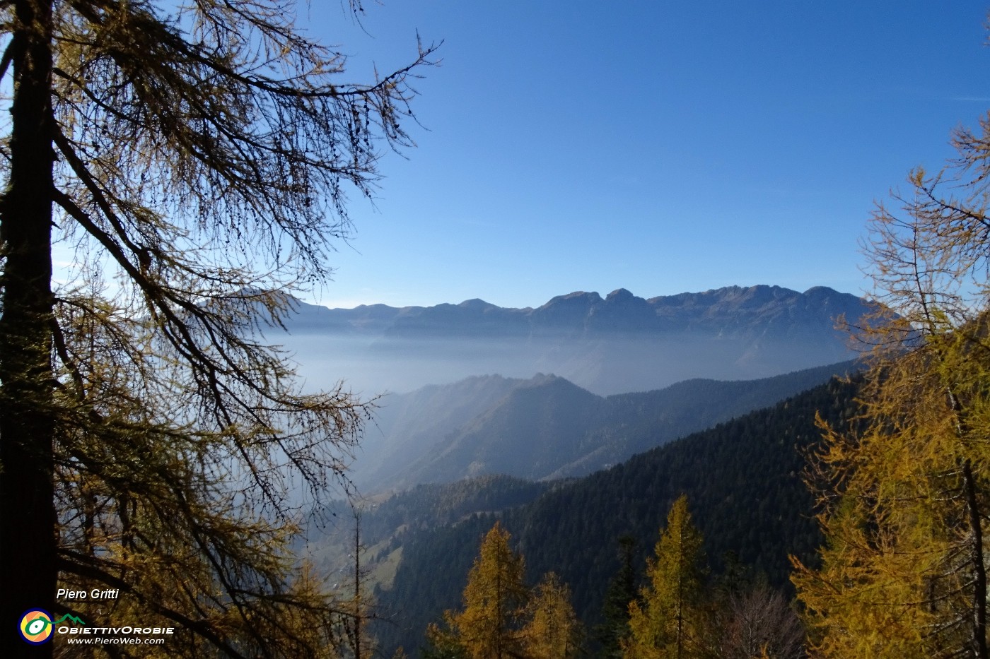 12 Vista verso la costiera dello Zuccone Campelli.JPG